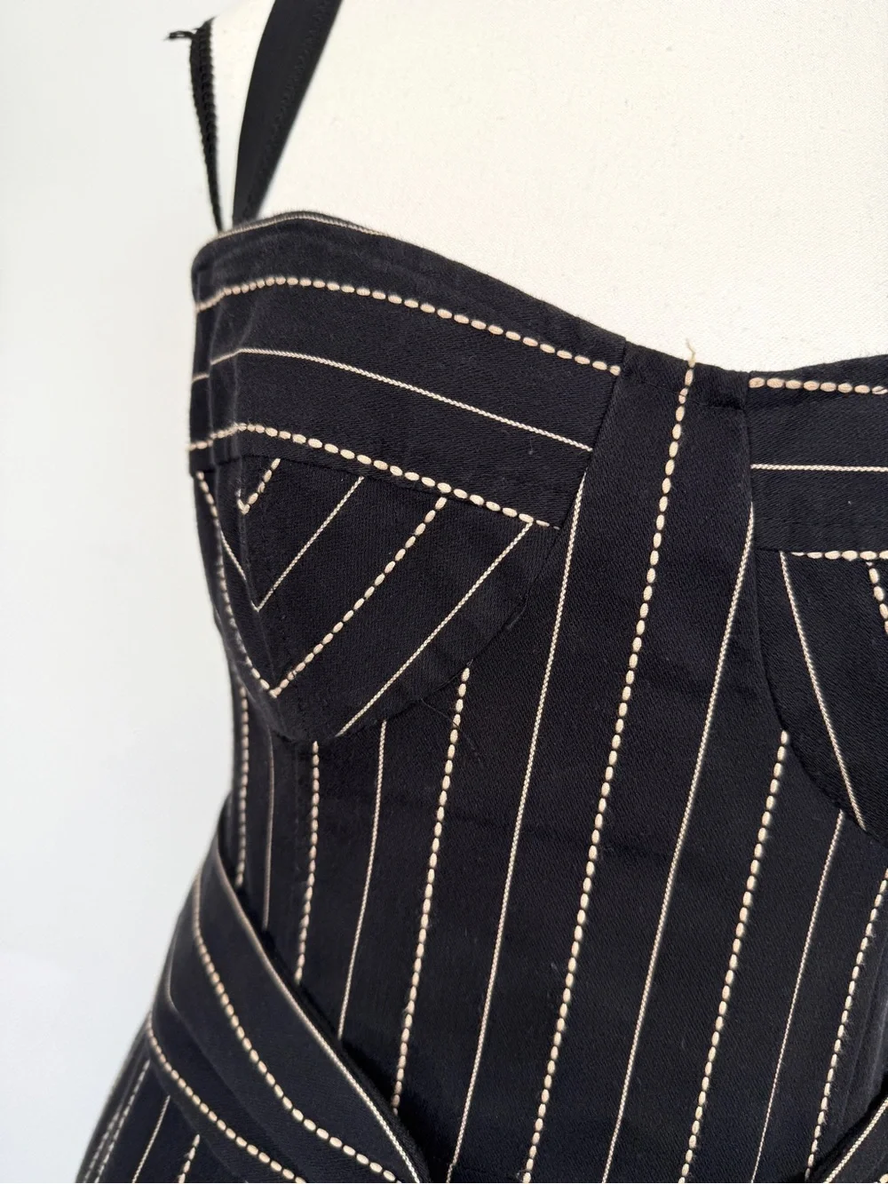 Vintage Nanette Lepore Size 6 Black Pinstripe Belted Corset Sheath Dress - Picture 3 of 13